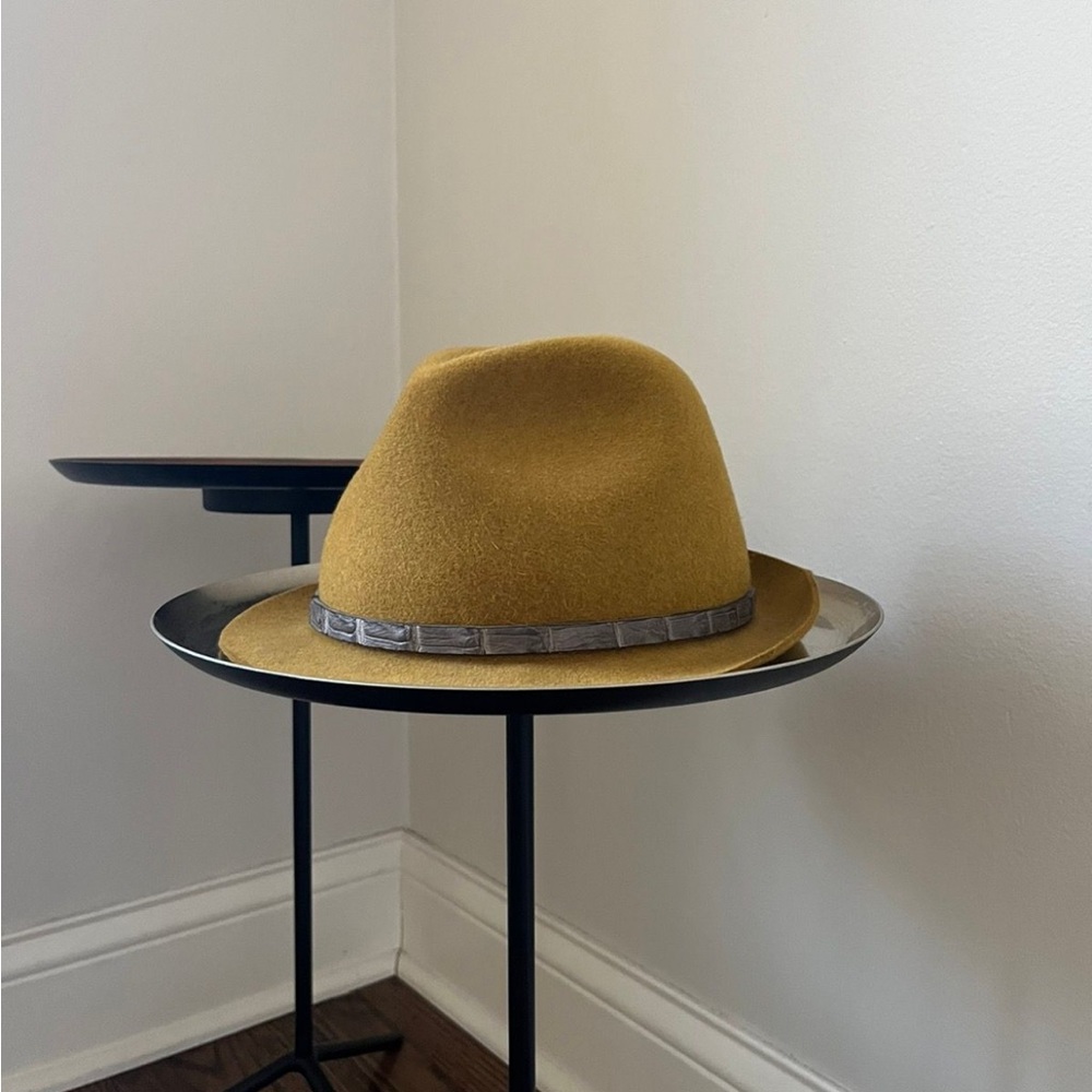 Lori Piana hat